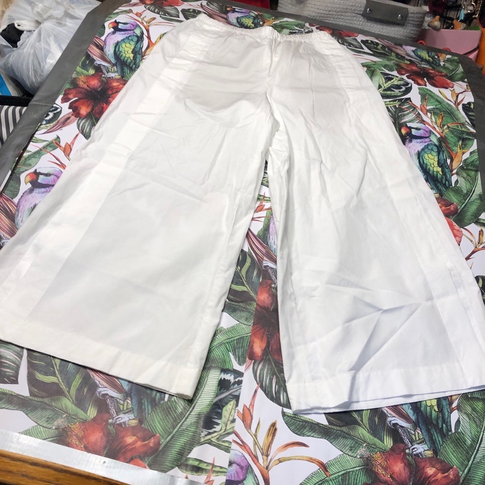 Vince. White wide leg Flare pants with Flattering Slits